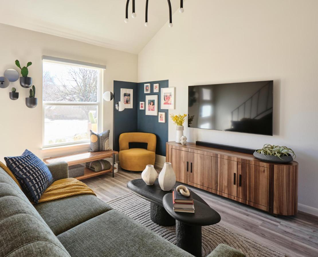 Midcentury Couples Designer Loft - Casa Tuya Apartman Austin Kültér fotó